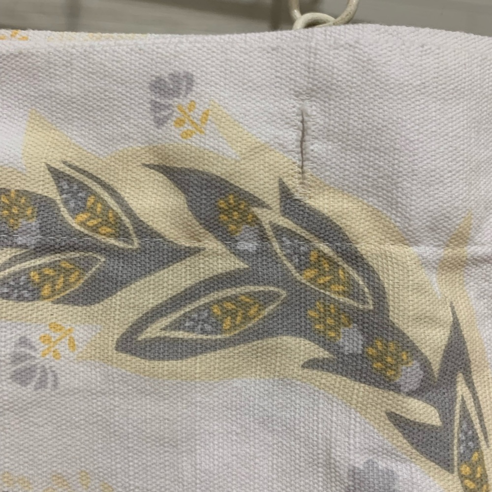 Floral cloth shower curtain - Picture 4 of 4